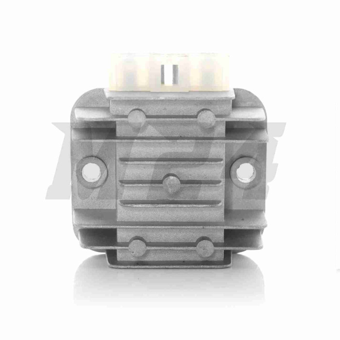 Реле зарядки GY6 50 4pin плоское "SKYMOTO"